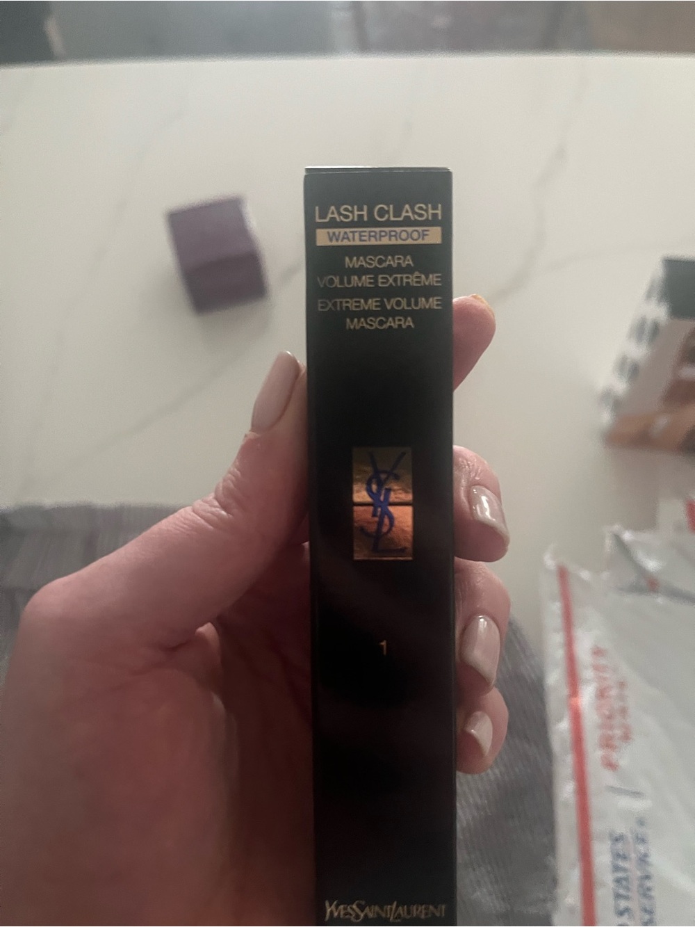 Yves Saint Laurent Black Volumizing Mascara Lash Clash in black Waterproof - Picture 5 of 5